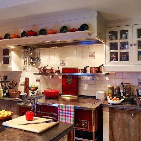 Bed and Breakfast Huyze Elimonica 4*